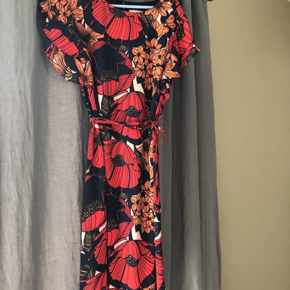 🌼 Pretty Flowered Loft Dress 🌺